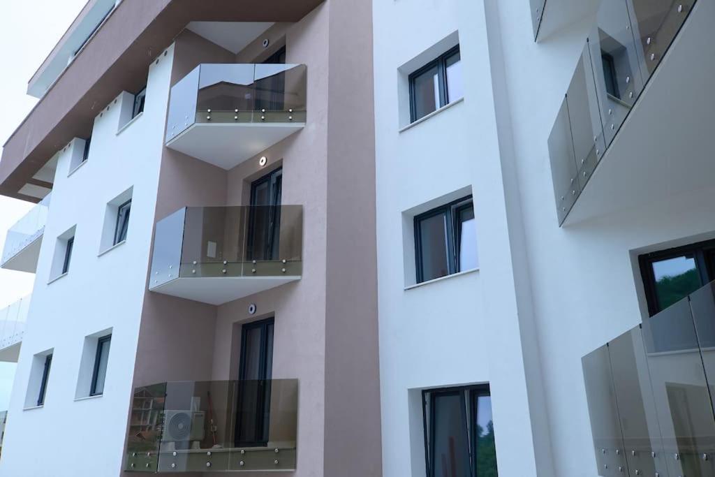 City Center Accomodation- 401 Resicabánya Kültér fotó